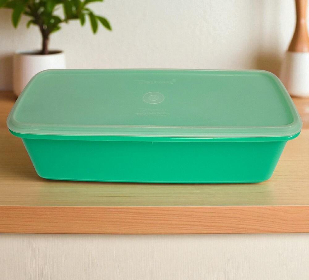Tupperware Celery Vegetable Crisper Keeper - Vintage - Jadite Green USA w/Insert
